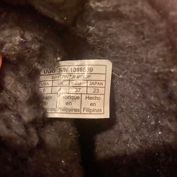 UGG Classic short wool lined leather boot*SOLD - Picture 7 of 8